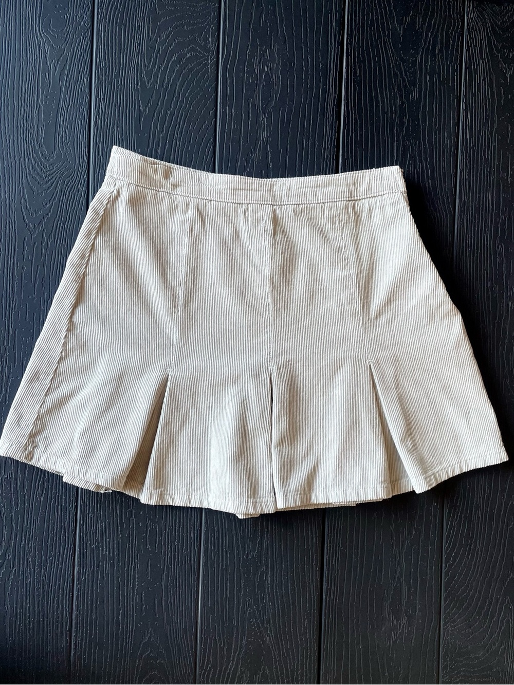BDG Beige Cream Corduroy Pleated Mini Skirt Sz M Tennis Prep Y2K Style Side Zip